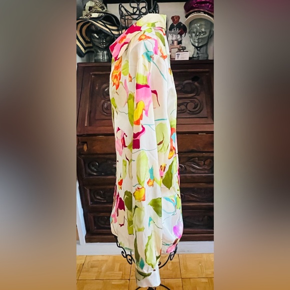 Zara flower print button down blouse. Comes from a some free home. - Picture 2 of 3